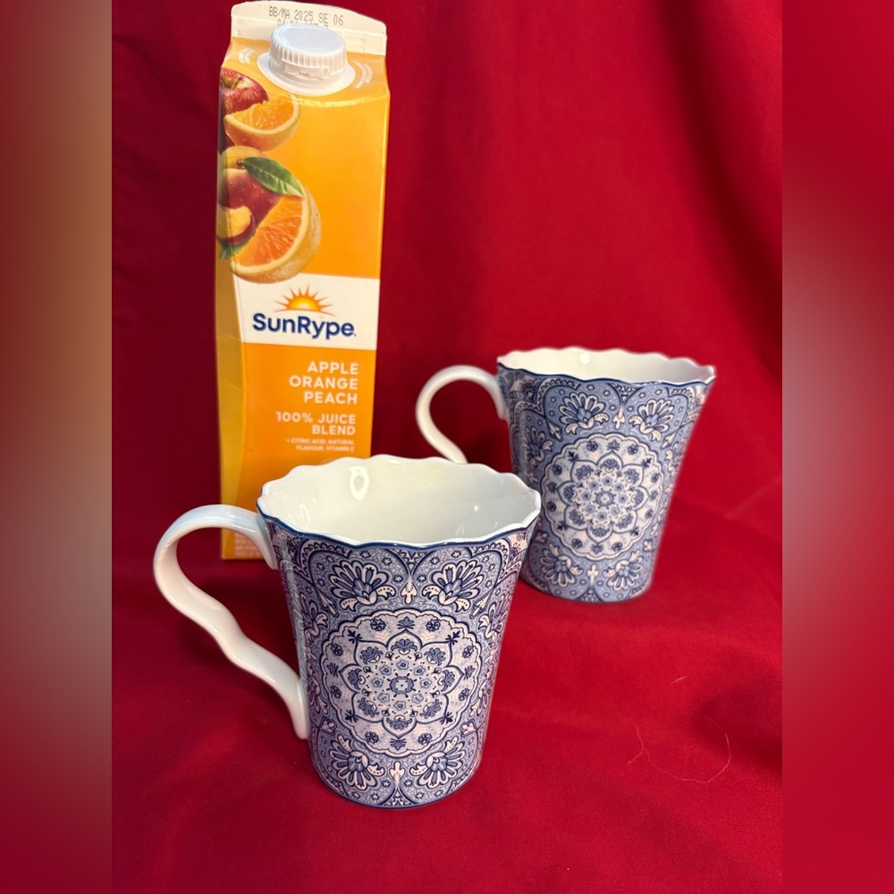 2-222Fifth , Lyria Blue pattern porcelain mugs